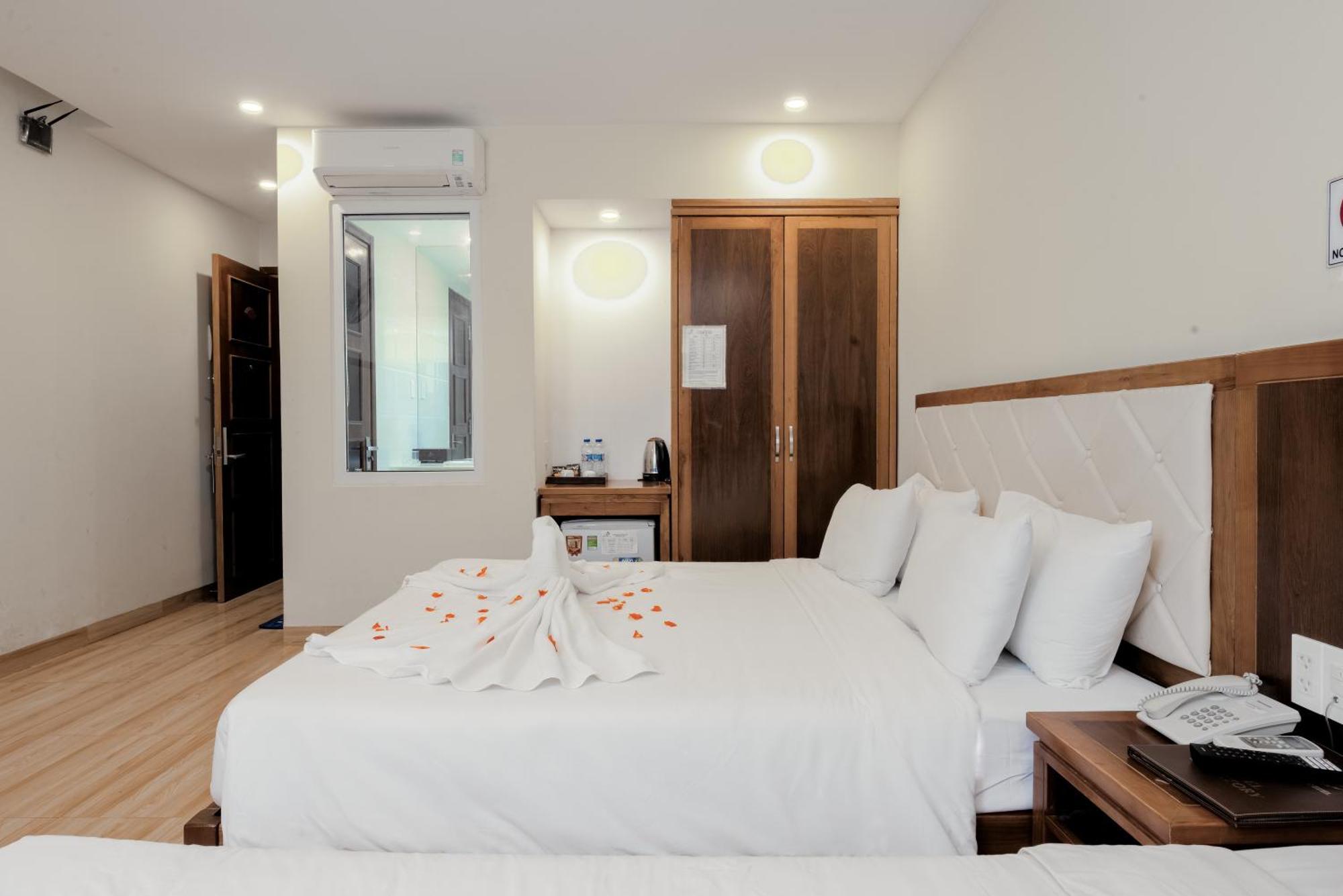Dana Sailing Hotel