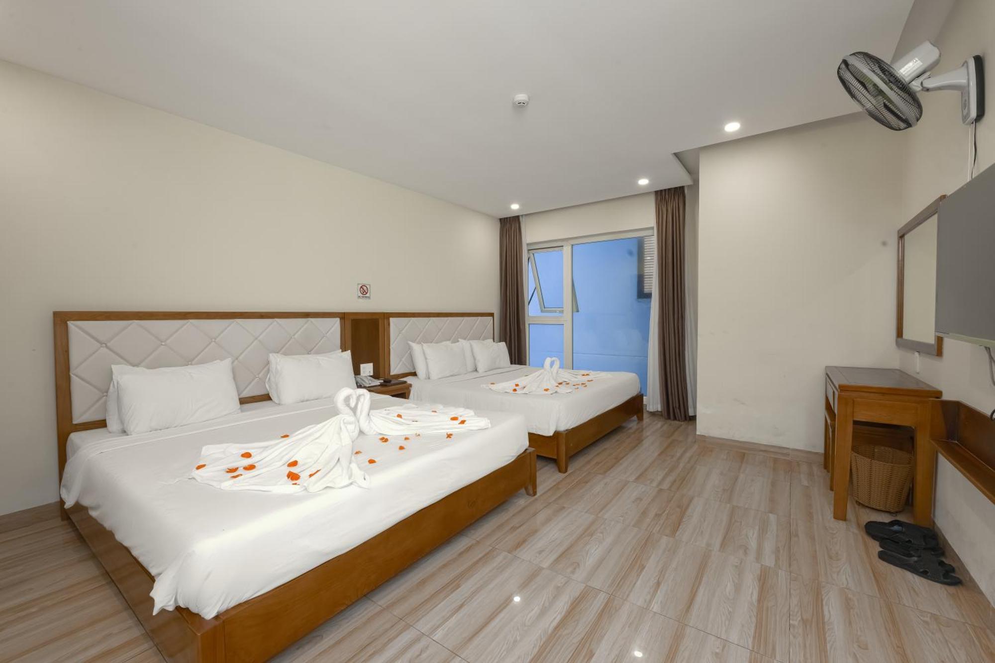 Dana Sailing Hotel 2*