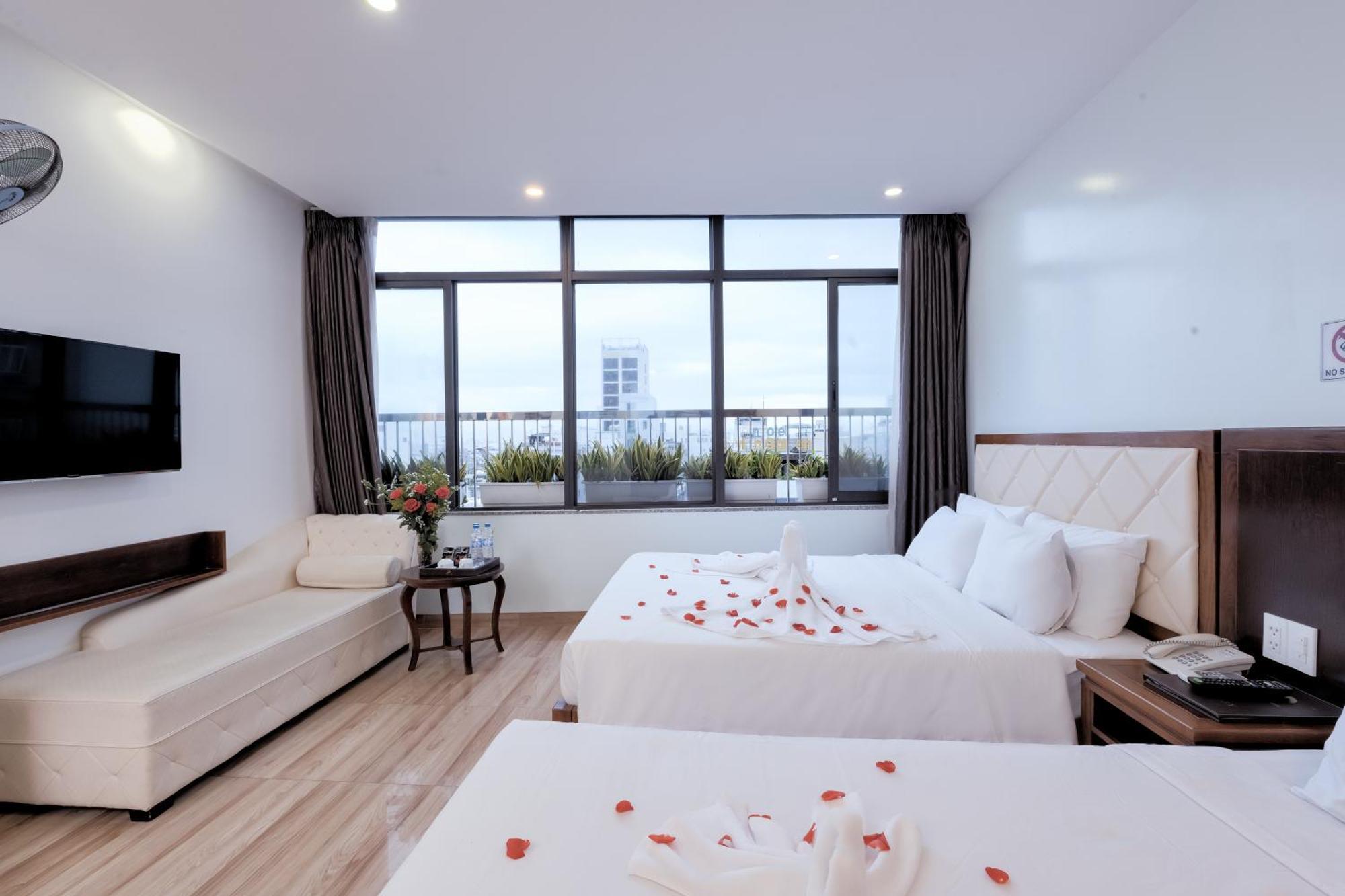 Dana Sailing Hotel 2*